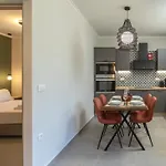 Mater Terra-private Vila