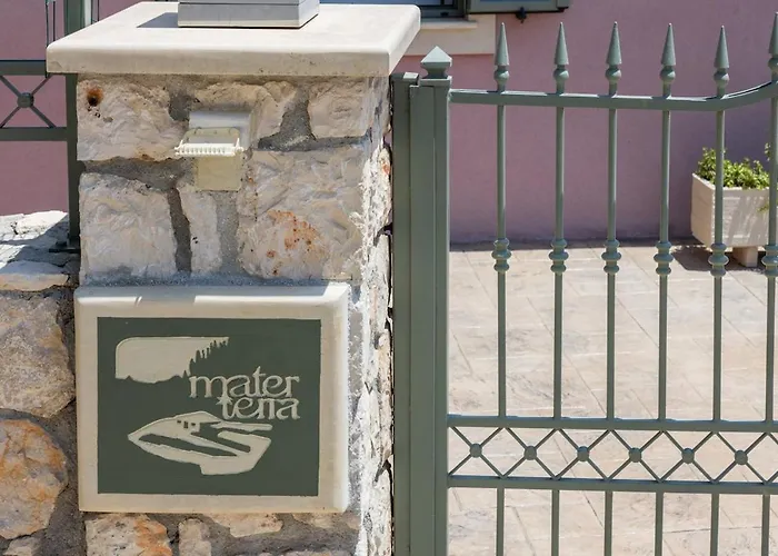 Mater Terra-private *