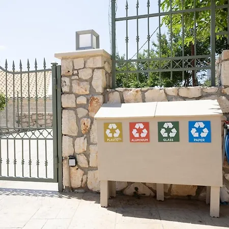 Mater Terra-private * سامي