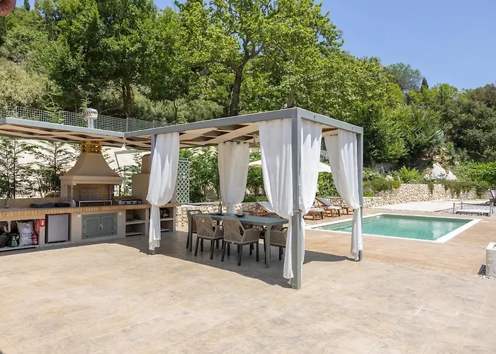 Mater Terra-private *